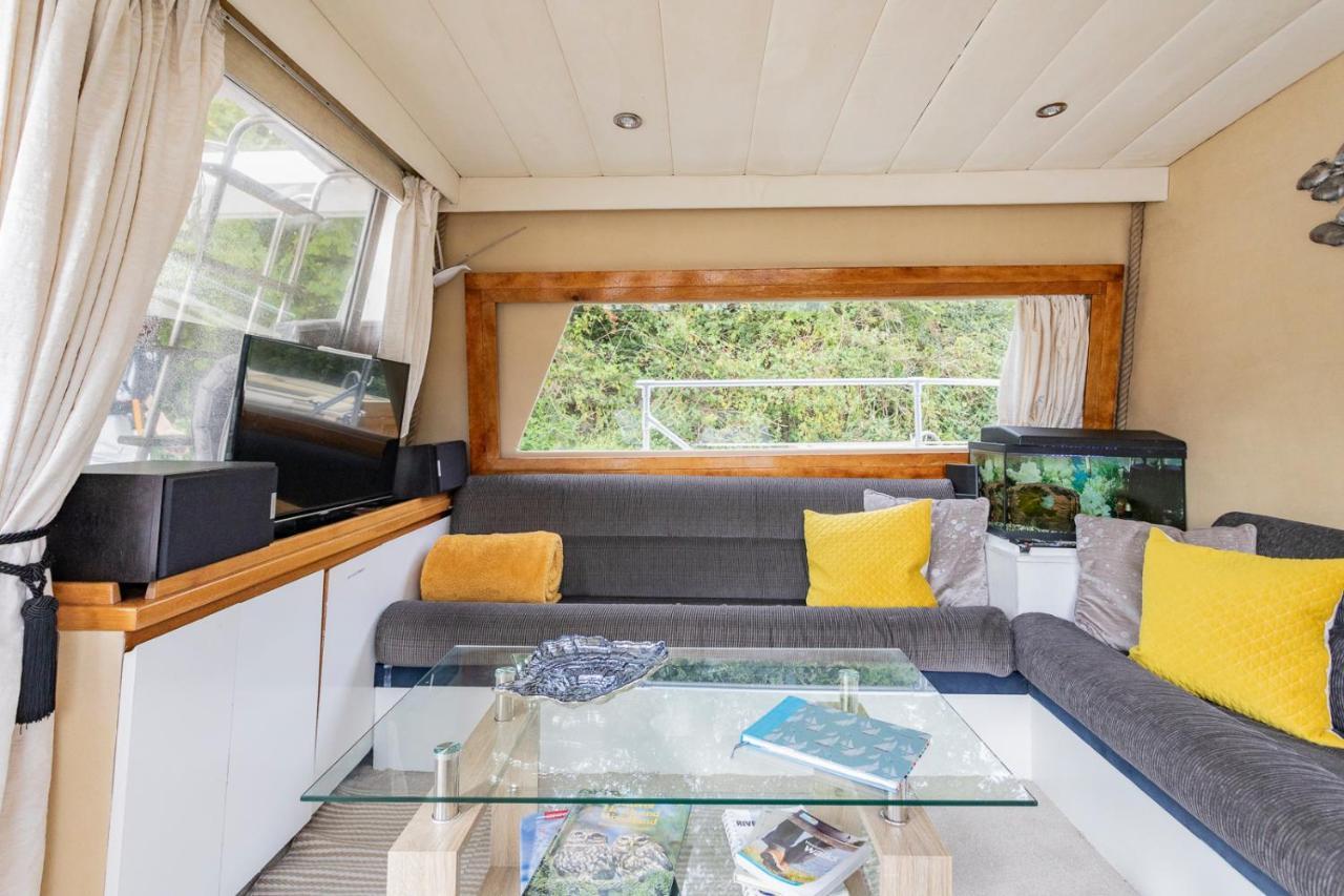 Eucala Motor Yacht Hotel East Molesey Exterior photo