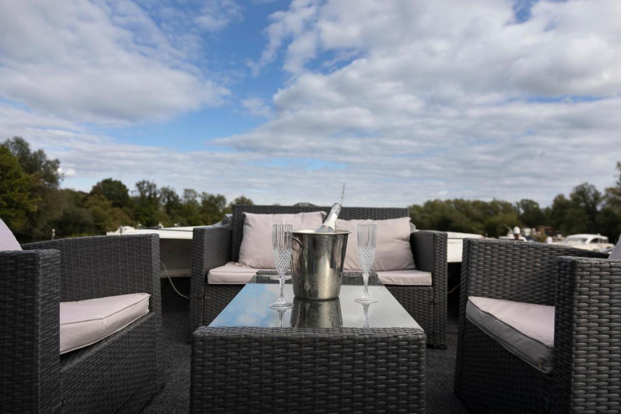 Eucala Motor Yacht Hotel East Molesey Exterior photo