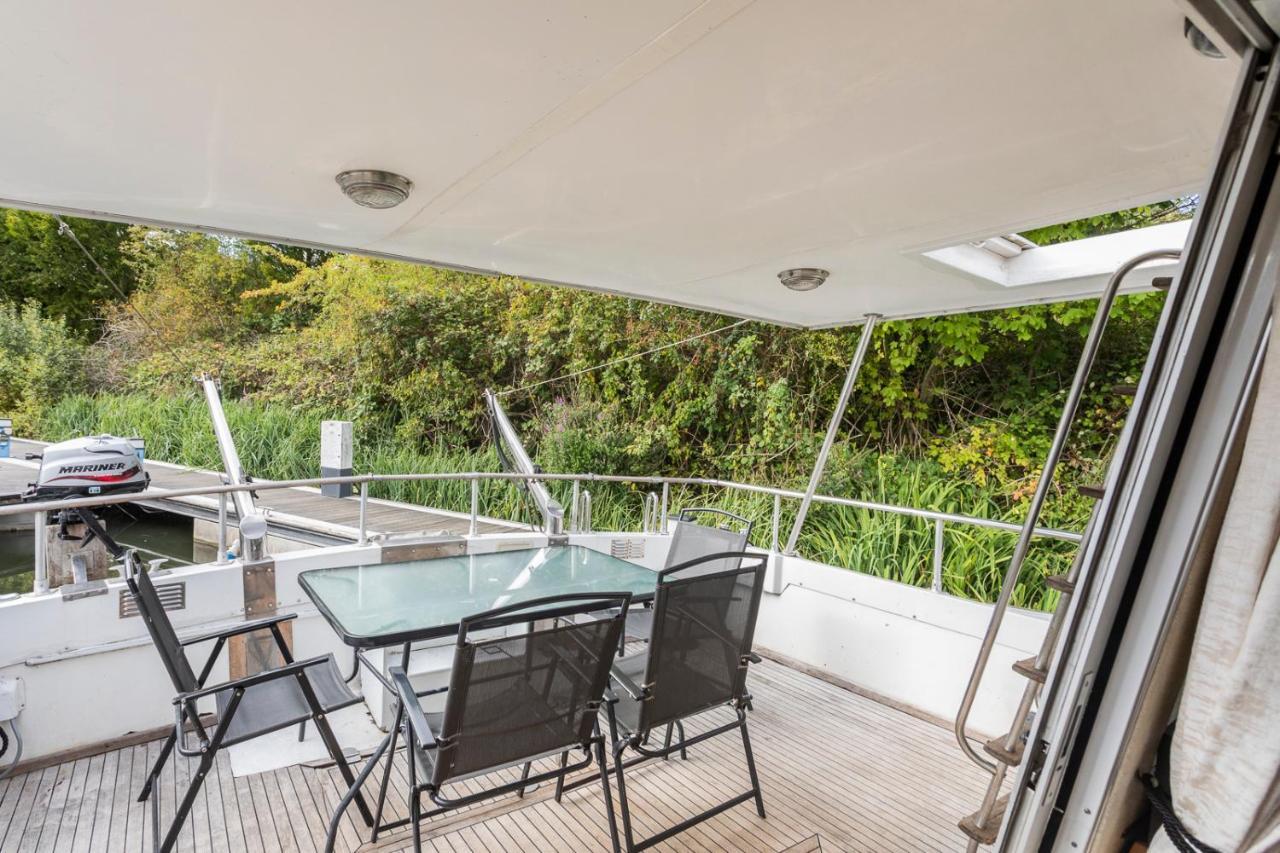 Eucala Motor Yacht Hotel East Molesey Exterior photo
