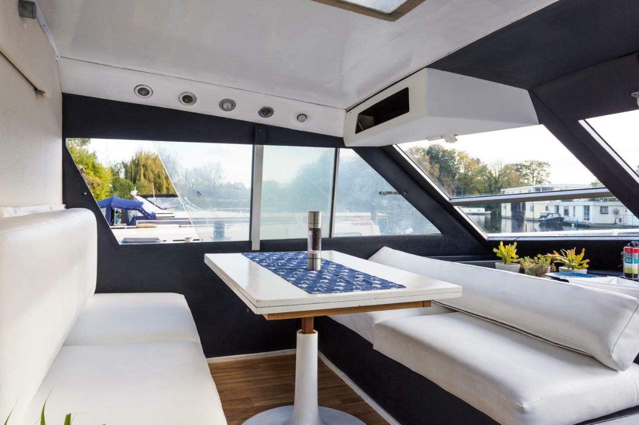 Eucala Motor Yacht Hotel East Molesey Exterior photo