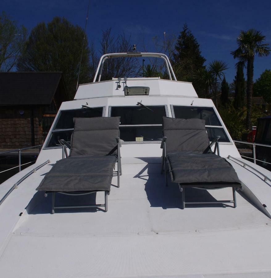 Eucala Motor Yacht Hotel East Molesey Exterior photo